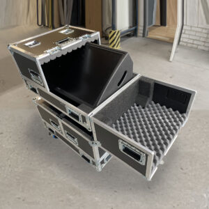 Dutycases_flightcases_Tophat_3delig_32inch_LCD