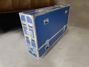 Dutycases_flightcases_Tophat_3delig_85inch_LCD
