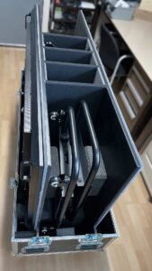 Dutycases_flightcases_Tophat_3delig_2x75inch_LCD-+-trolley's